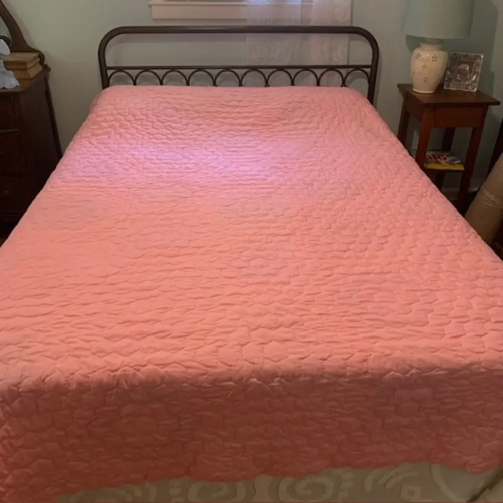 Handmade Grandma's Flower Garden Scalloped Queen Quilt Bedspread | 102 x 84